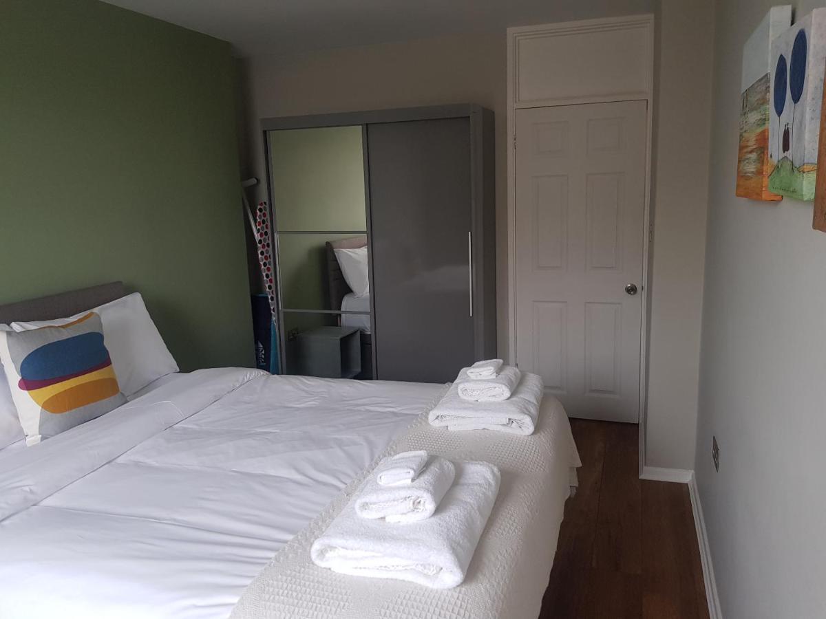 Beautiful 3-Bedroom Flat With Stunning Views Londres Exterior foto